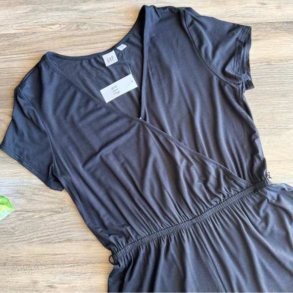 GAP Black Short Sleeve Tie Waist Wrap Romper | V-Neck Knit One Piece Size S - Picture 8 of 13